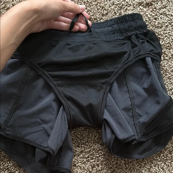 Lululemon Black Camo Shorts - Picture 4 of 4